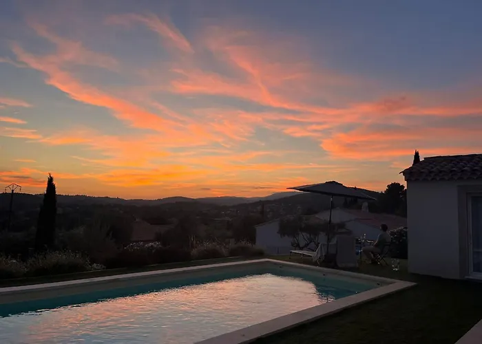 La Tiny De Louis, Au Milieu Des Oliviers, Avec Jolie Piscine