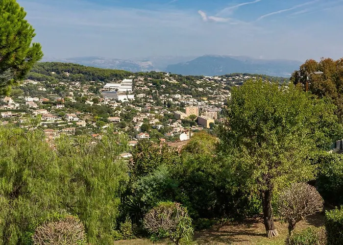 Haus Mit Garten Ueber Der Bucht Von Cannes